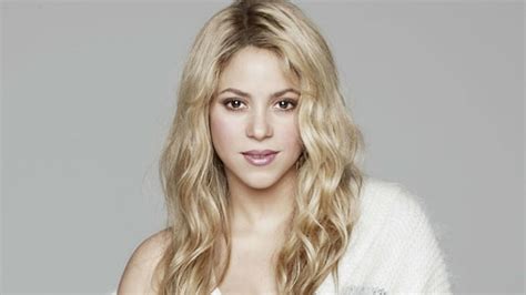 sexiest shakira|Shakira bares it all in daring photo as she celebrates。